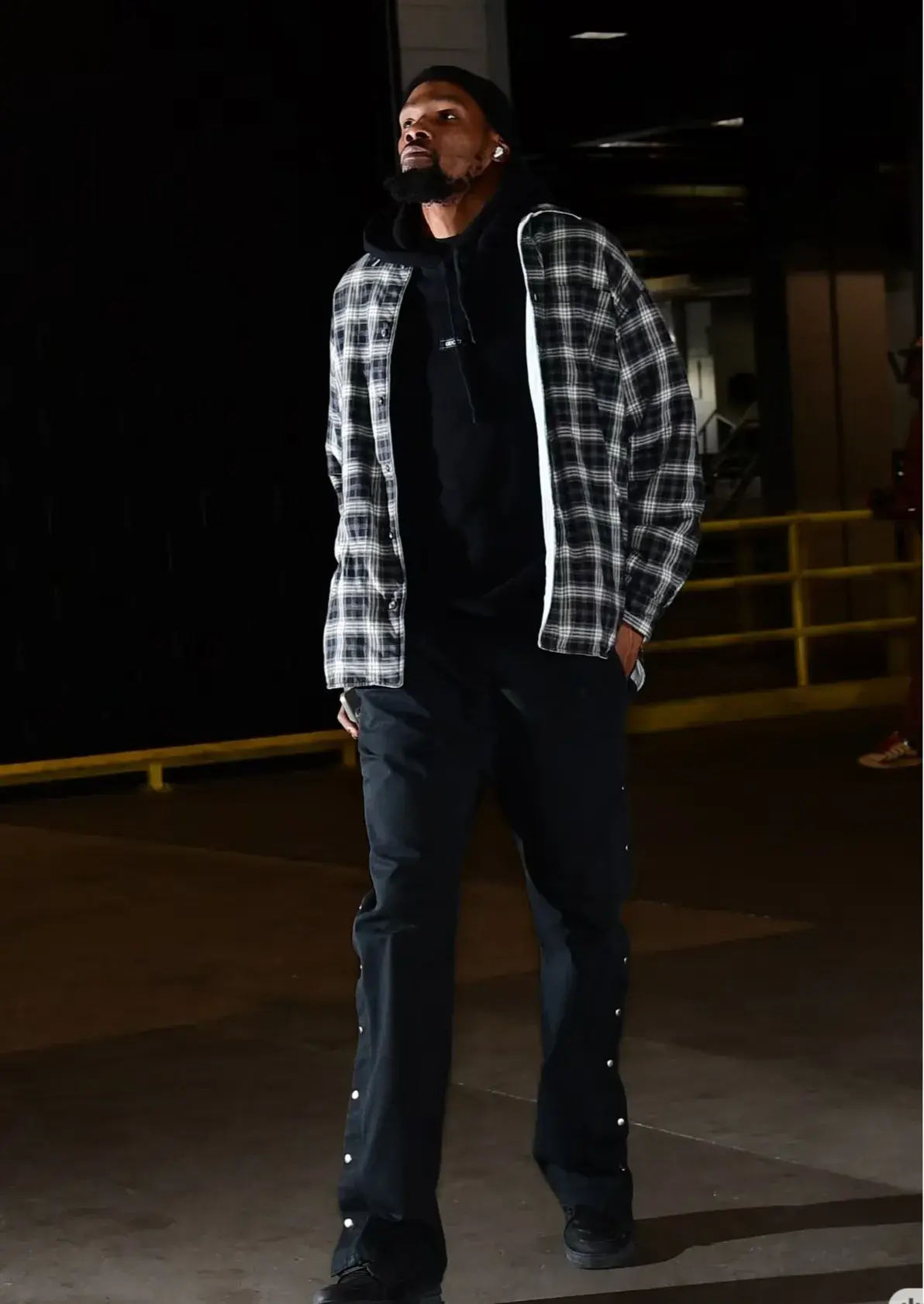 易后坦言, 日前完成续, div