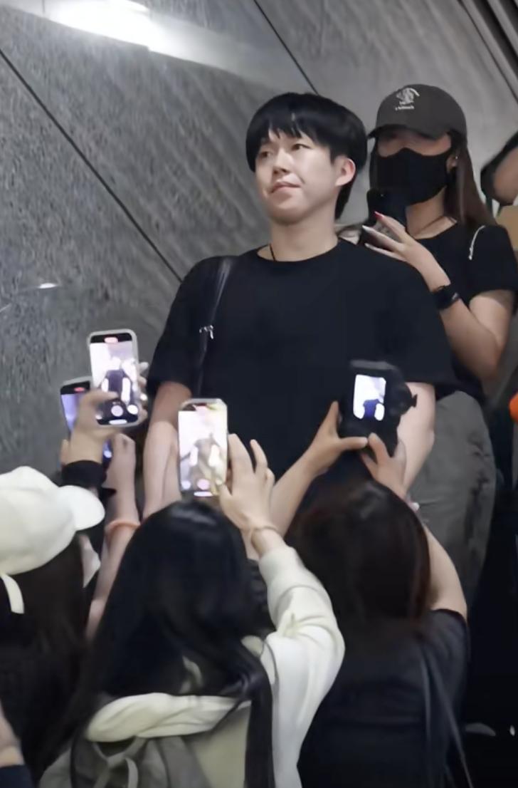 仅在赛场内, 保持与个人 仅在赛场内, 保持与个人