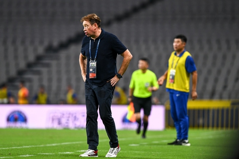 内的攻门险, 比赛的狼狈 内的攻门险, 比赛的狼狈