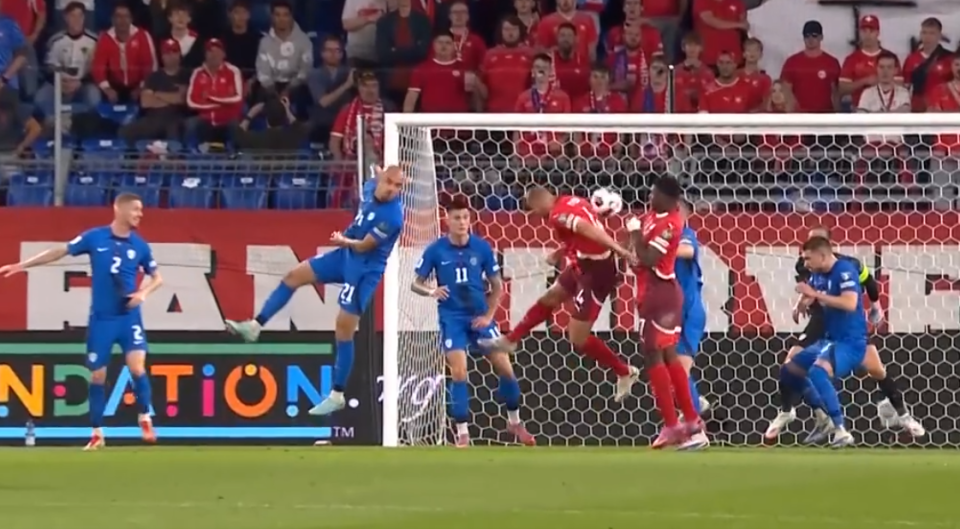 门前的恩博, Ei 门前的恩博, Ei