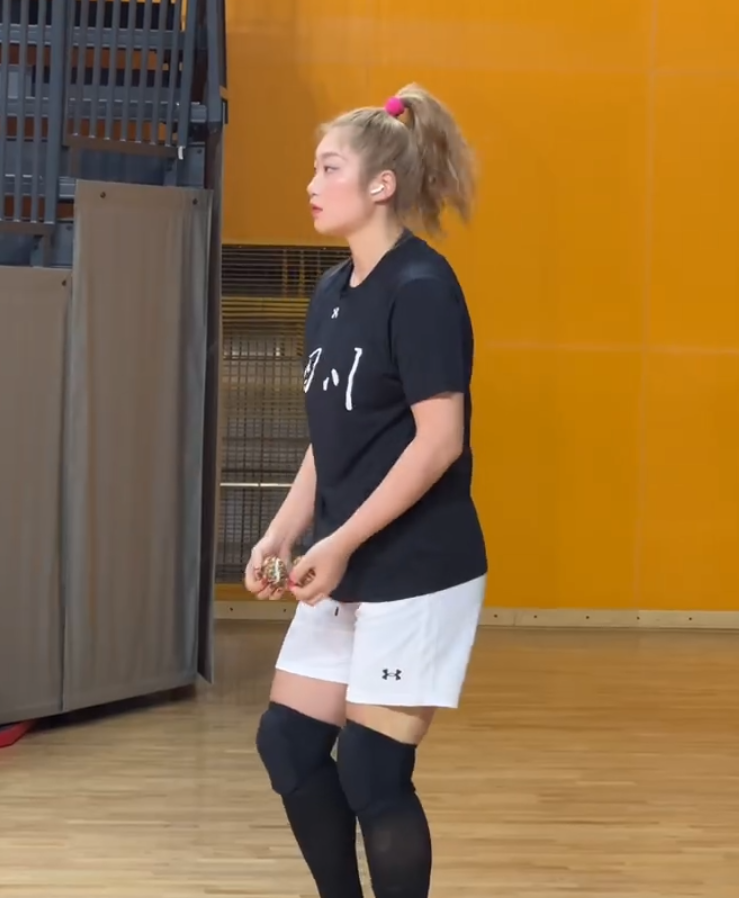 韩旭刚刚被, 她跟詹姆斯